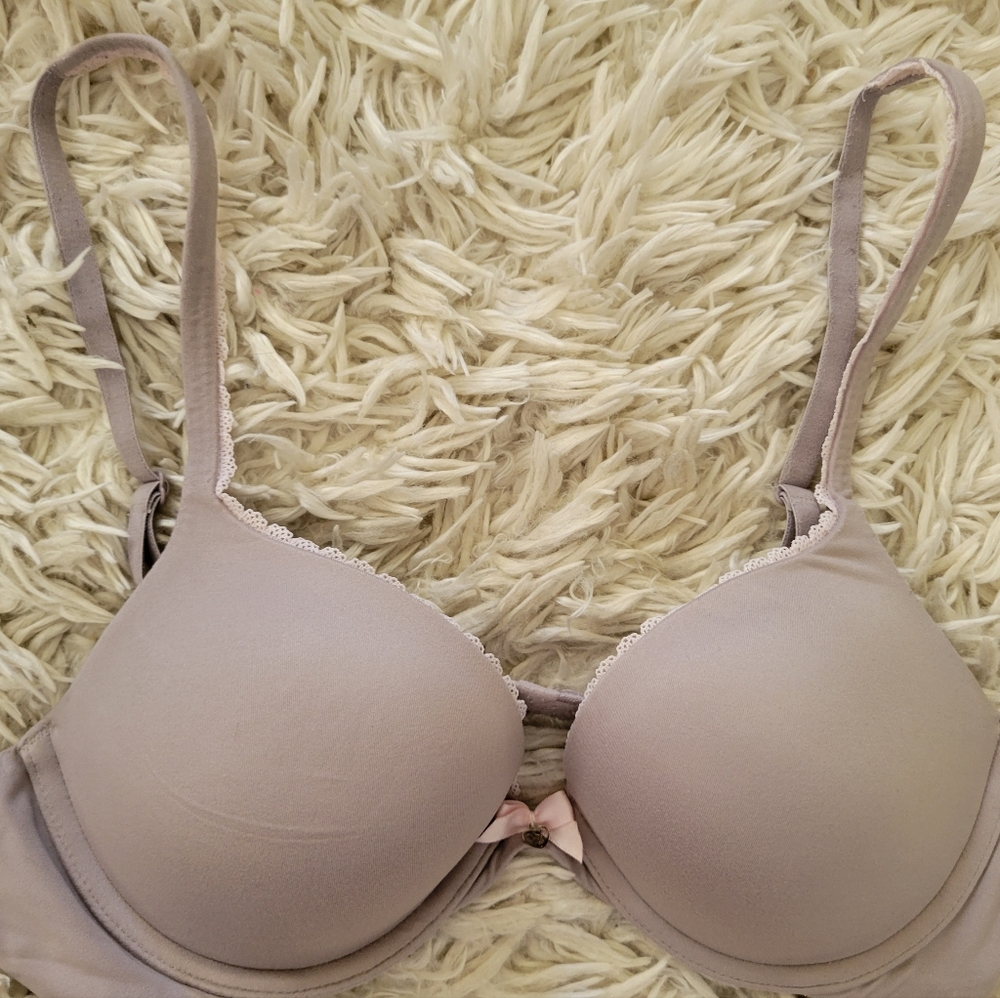 Victoria's Secret Body by Victoria underwire push up bra size 34C